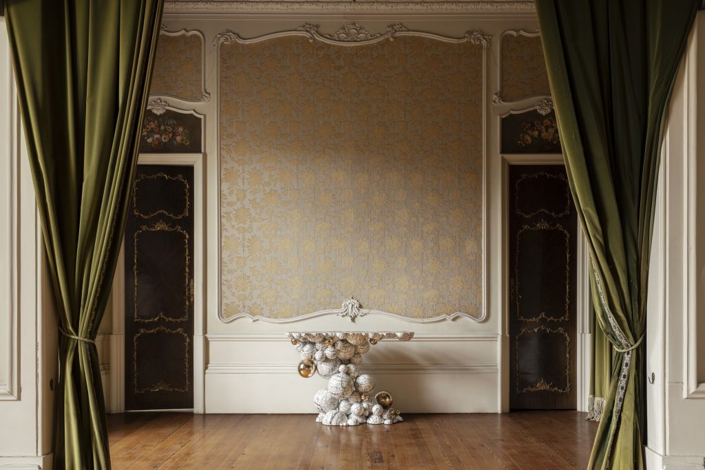Intimate Luxury: Faux-Marble and Gold finishes in the Newton Console