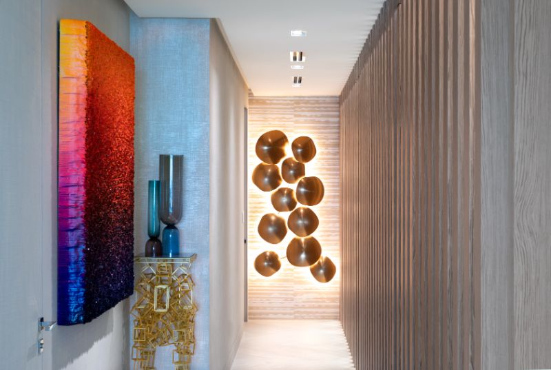Sarah-Z-Designs - Hallway corridor with grey tones, a colorful paint and art on the wall.